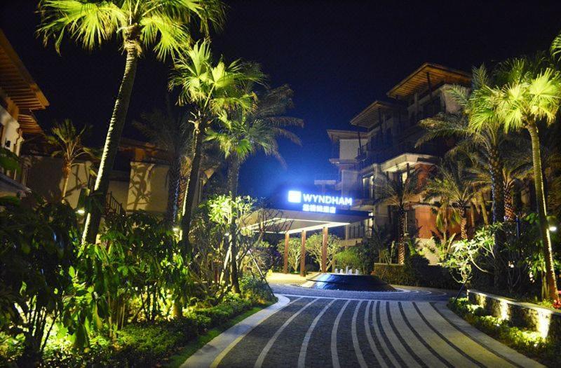 Wyndham Shenzhou Peninsula Hotel Wanning Exterior photo